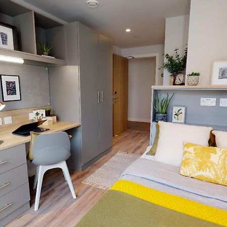 Iq Altus House Leeds Appartement Leeds  Buitenkant foto