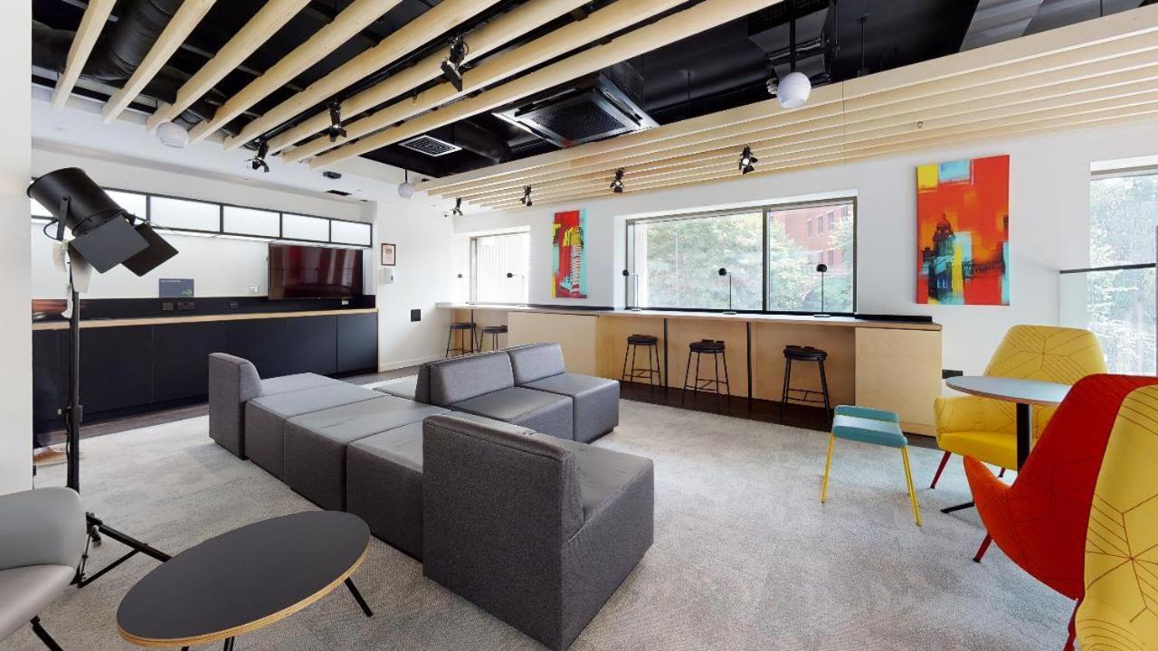 Iq Altus House Leeds Appartement Leeds  Buitenkant foto