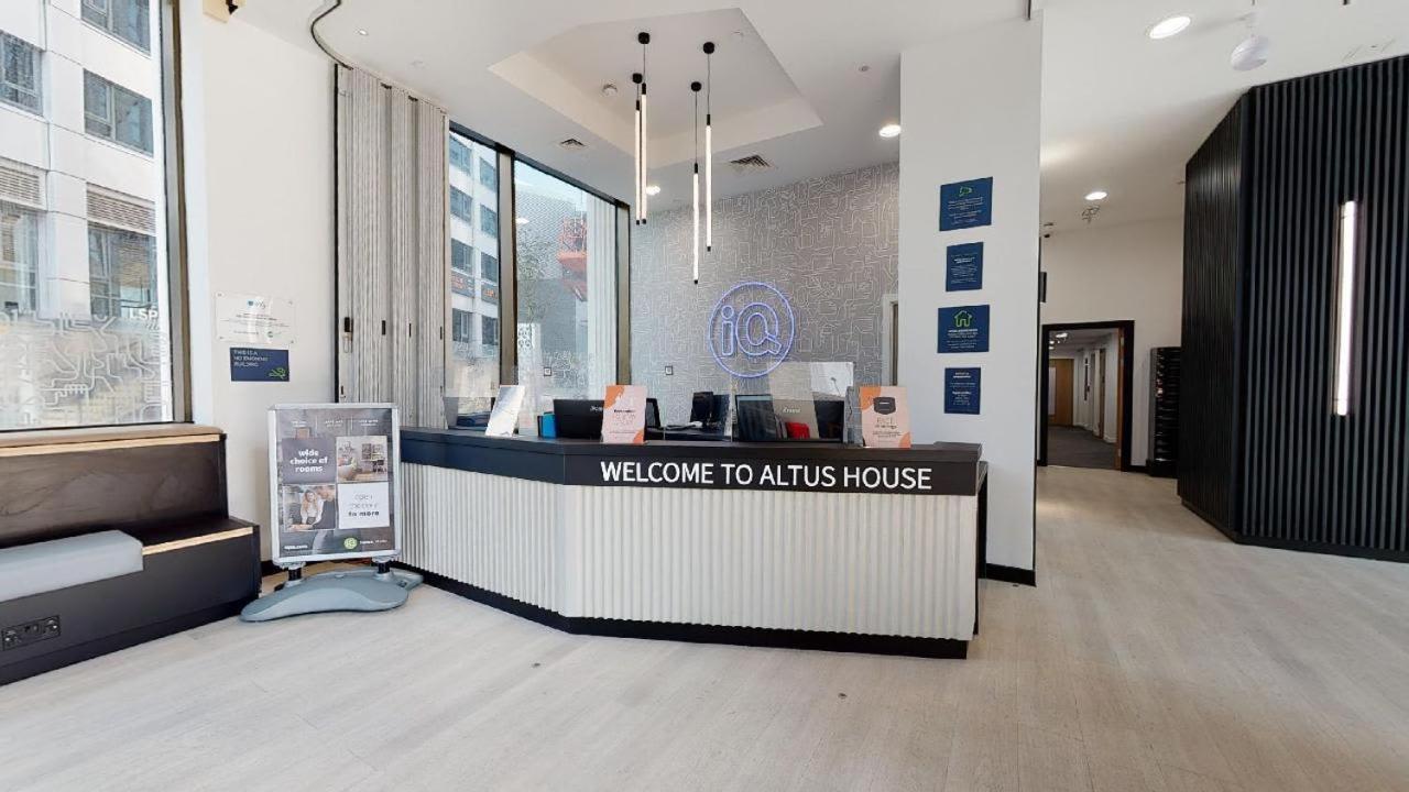 Iq Altus House Leeds Appartement Leeds  Buitenkant foto