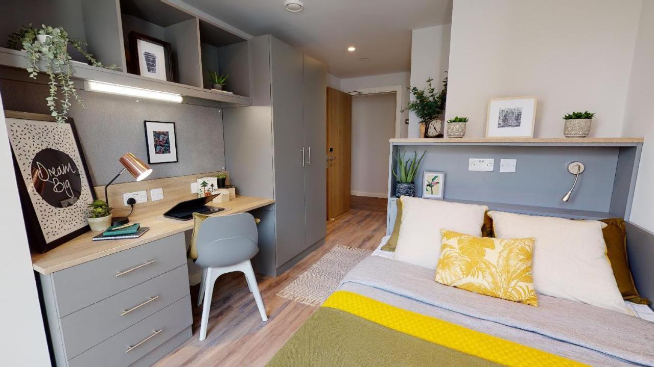 Iq Altus House Leeds Appartement Leeds  Buitenkant foto