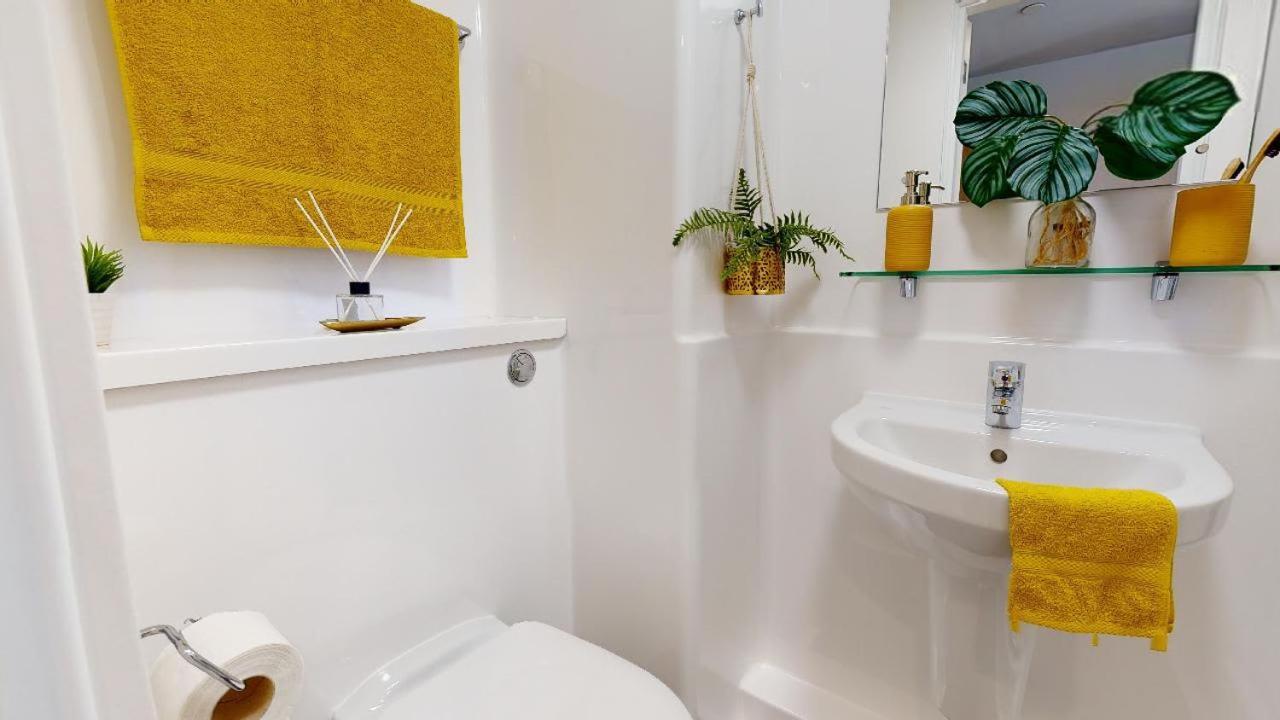 Iq Altus House Leeds Appartement Leeds  Buitenkant foto