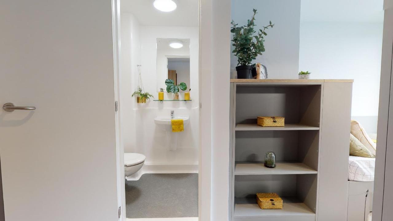 Iq Altus House Leeds Appartement Leeds  Buitenkant foto